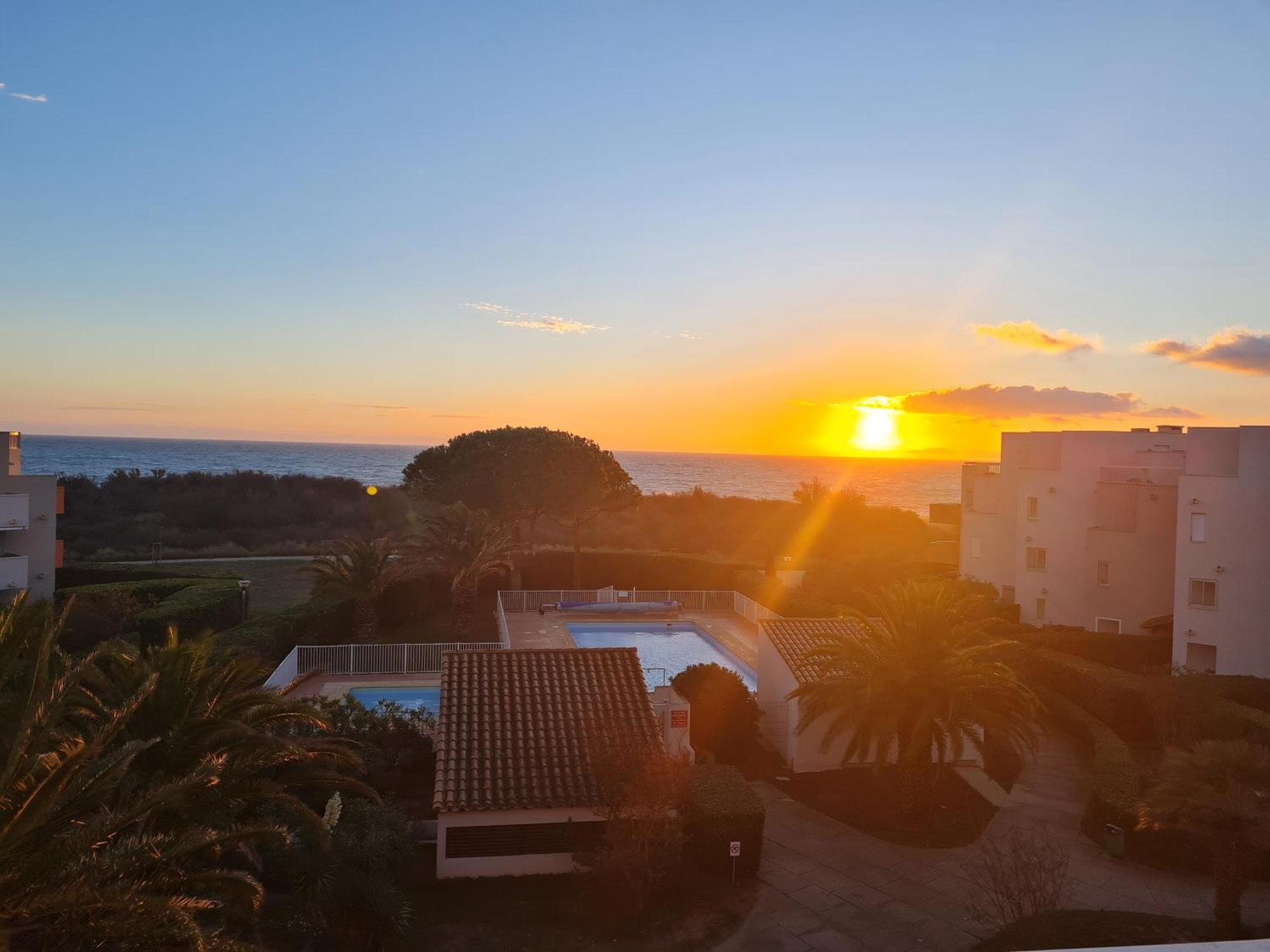 Magnifique Vue Mer Pour Ce T2 Avec Piscine Saint-Cyprien  Luaran gambar